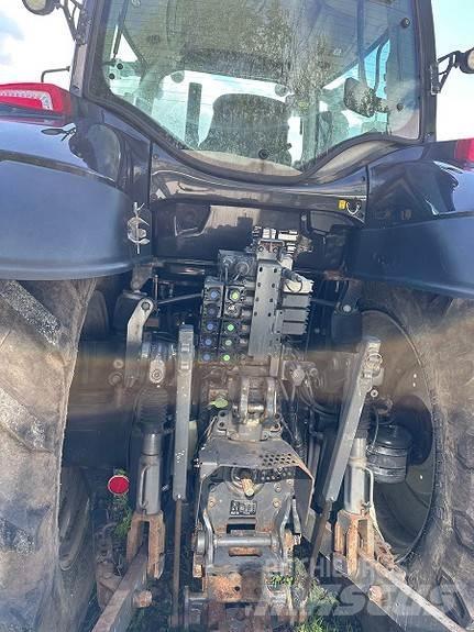 Valtra T 214 Traktorok