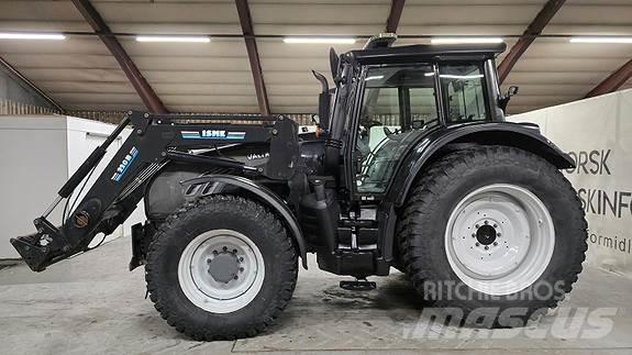 Valtra T182 Traktorok