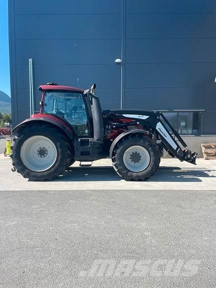 Valtra T214 Traktorok