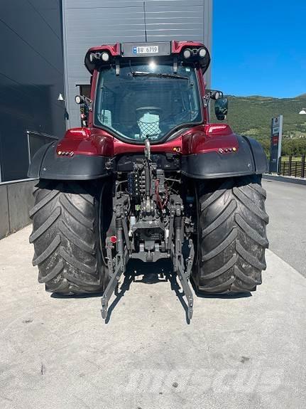 Valtra T214 Traktorok