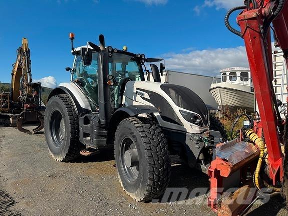 Valtra T214 Versu Traktorok