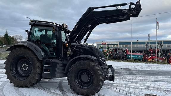 Valtra T235 Traktorok