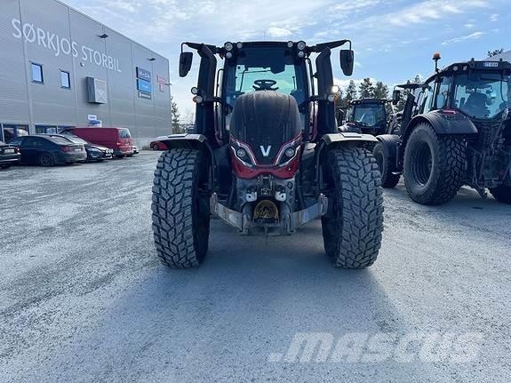 Valtra T235 Traktorok