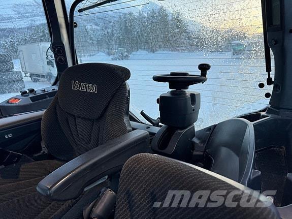 Valtra T235 Traktorok