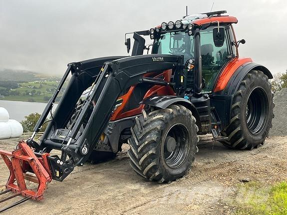 Valtra T235D Traktorok