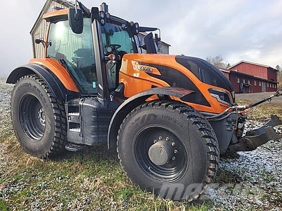Valtra T255 Traktorok
