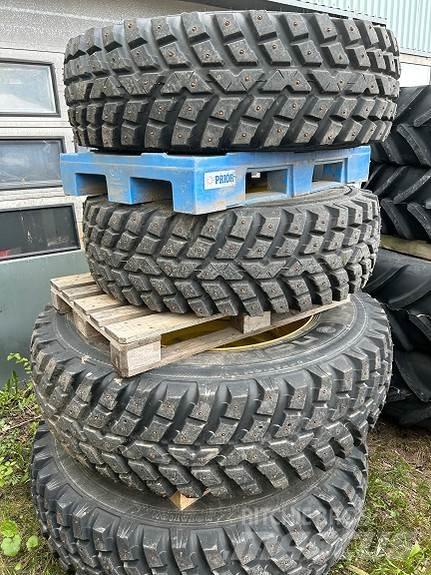  Vinterhjul til JD Egyéb útkarbantartó és hókotró gépek