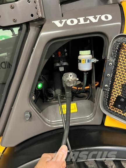 Volvo JL25H Gumikerekes homlokrakodók