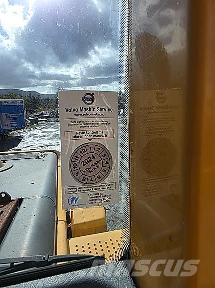 Volvo L90E Gumikerekes homlokrakodók