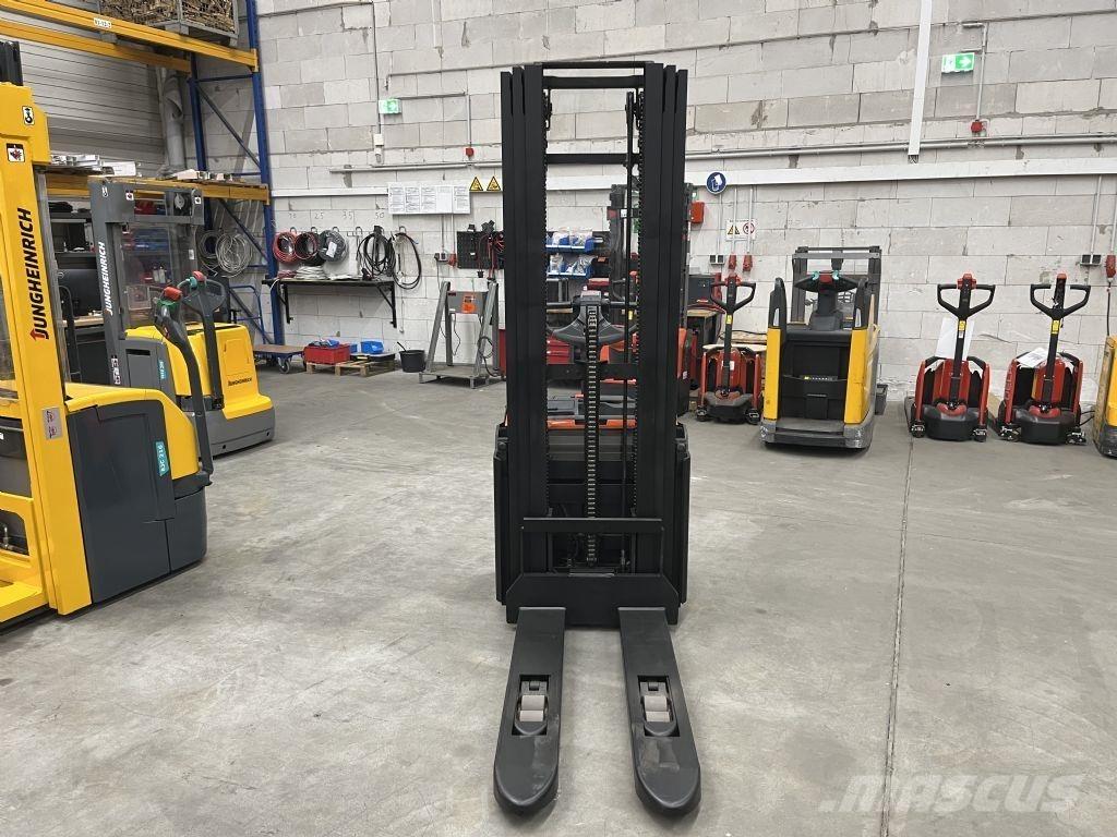 BT SWE 120 L Gyalogkíséretű targonca