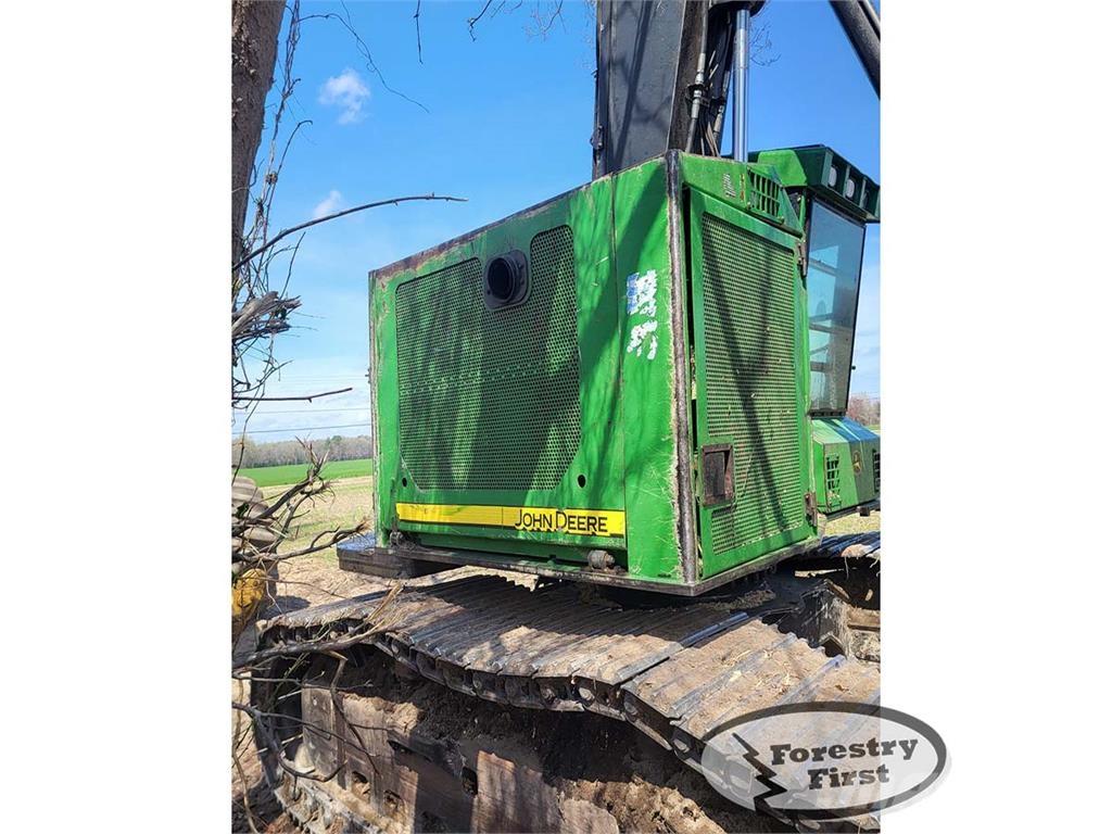 John Deere 753J Döntő-rakásolók