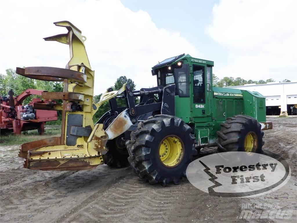 John Deere 843K Döntő-rakásolók