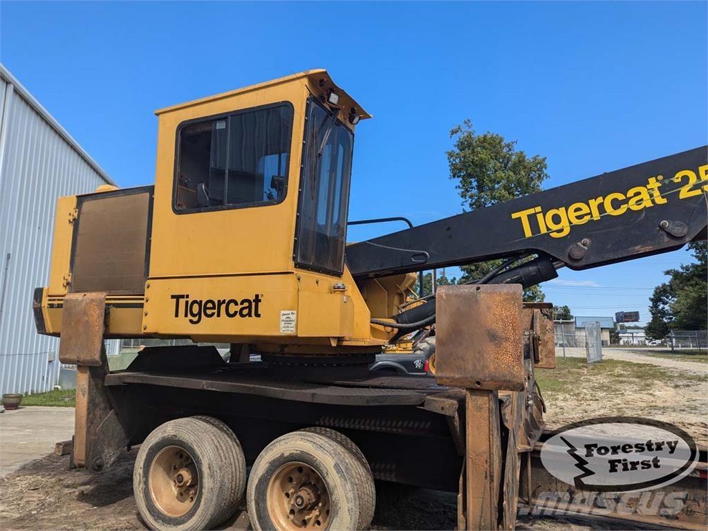 Tigercat 250D Átrakógépek