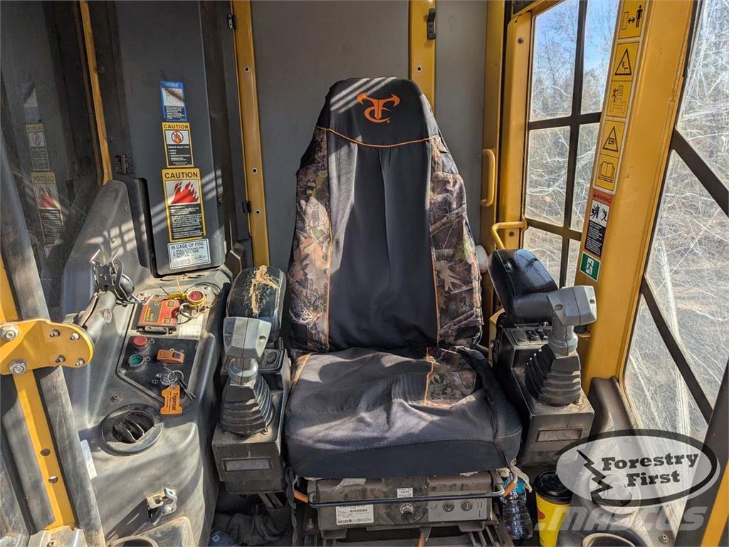 Tigercat 822D Döntő-rakásolók