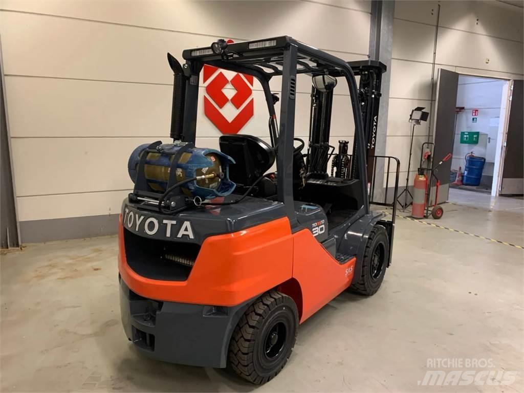 Toyota 02-8FGF30 Gázüzemű targoncák