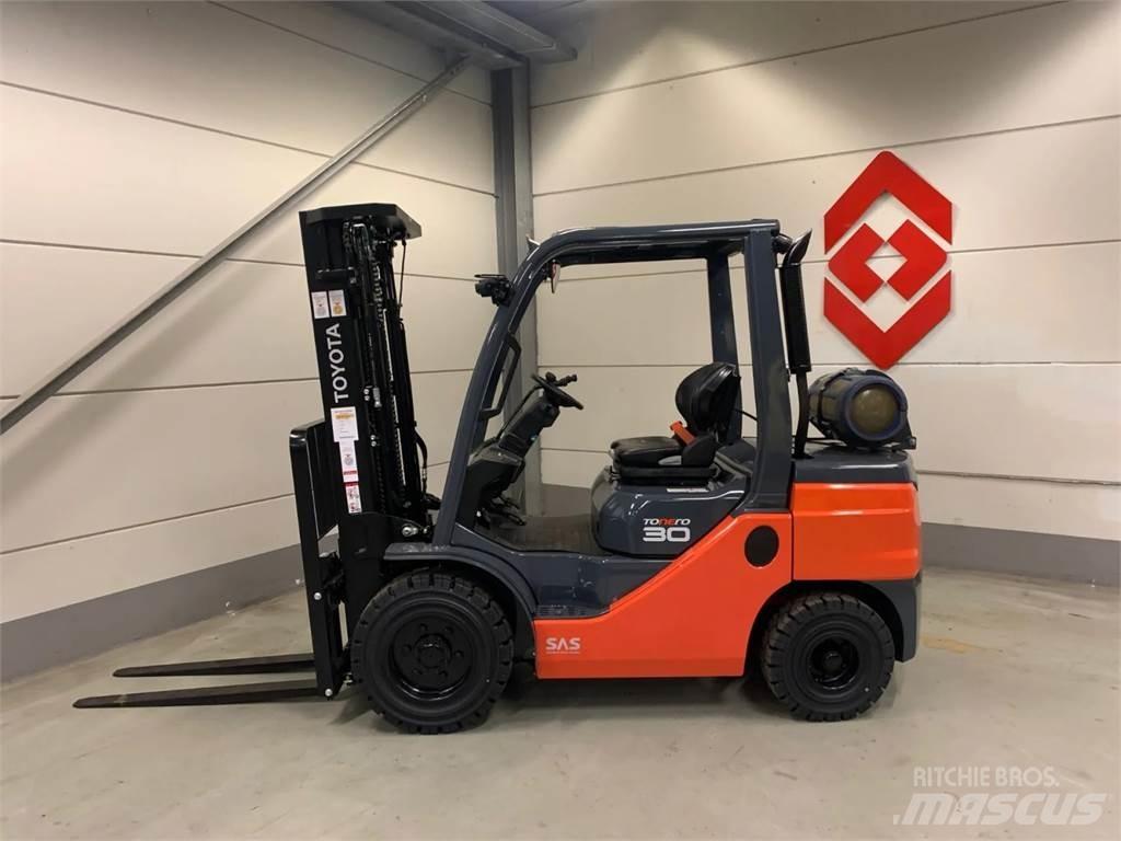 Toyota 02-8FGF30 Gázüzemű targoncák