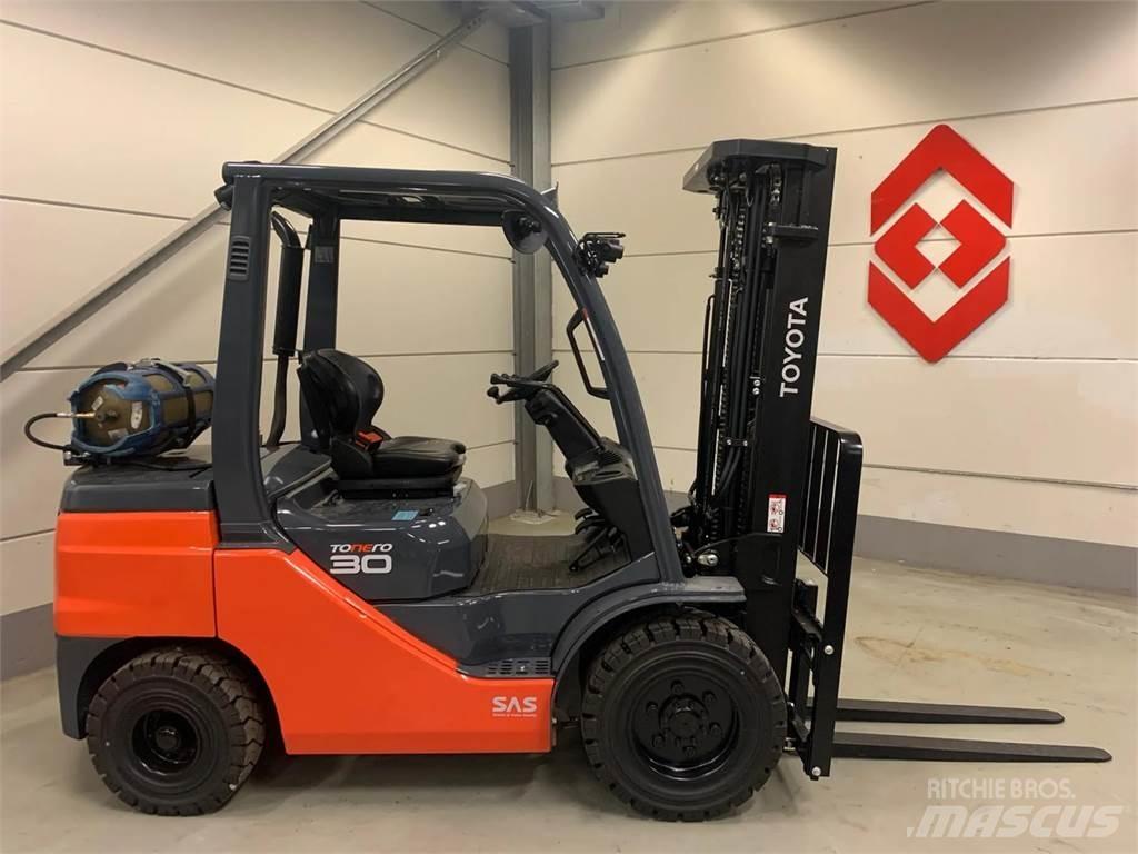 Toyota 02-8FGF30 Gázüzemű targoncák