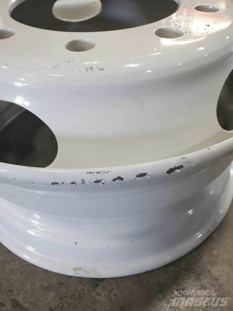 Ford F750 Gumiabroncsok, kerekek és felnik