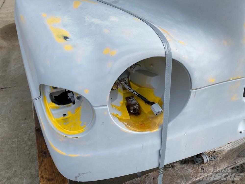Ford L8501 Vezetőfülke és belső tartozékok
