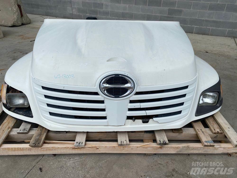 Hino 238 Vezetőfülke és belső tartozékok