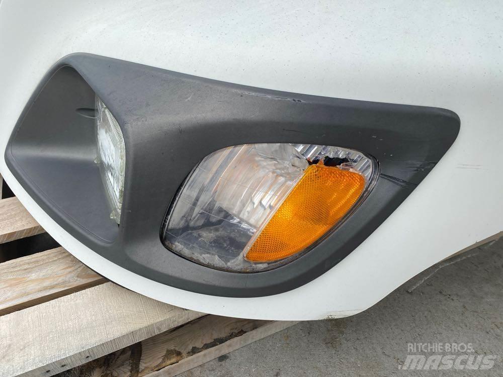 Hino 238 Vezetőfülke és belső tartozékok