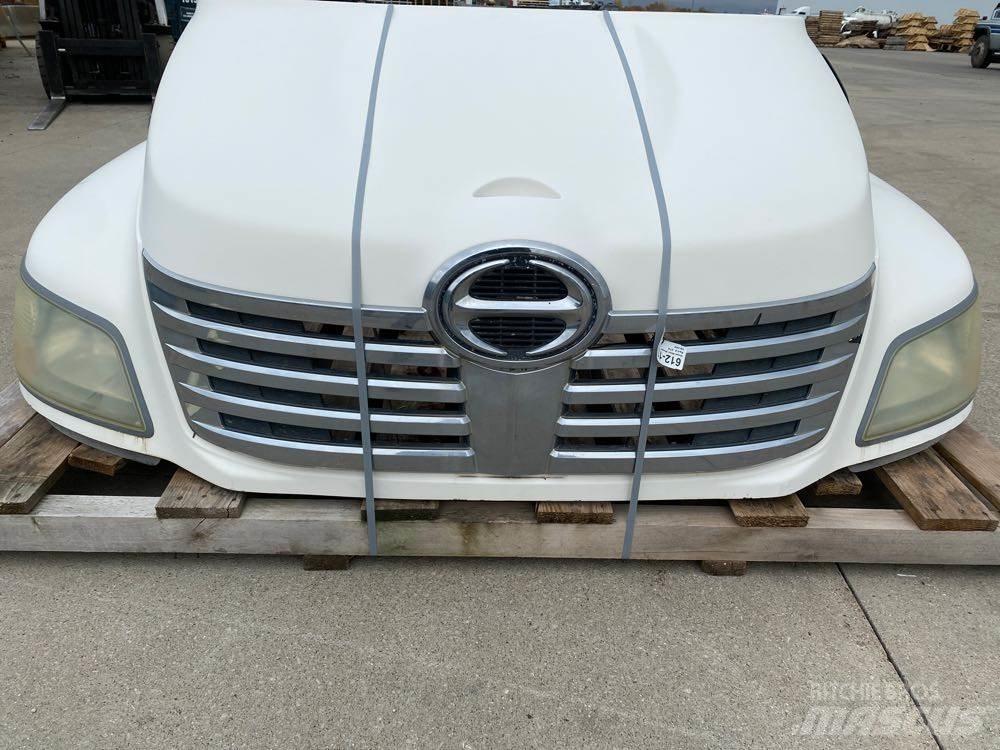 Hino 268 Vezetőfülke és belső tartozékok