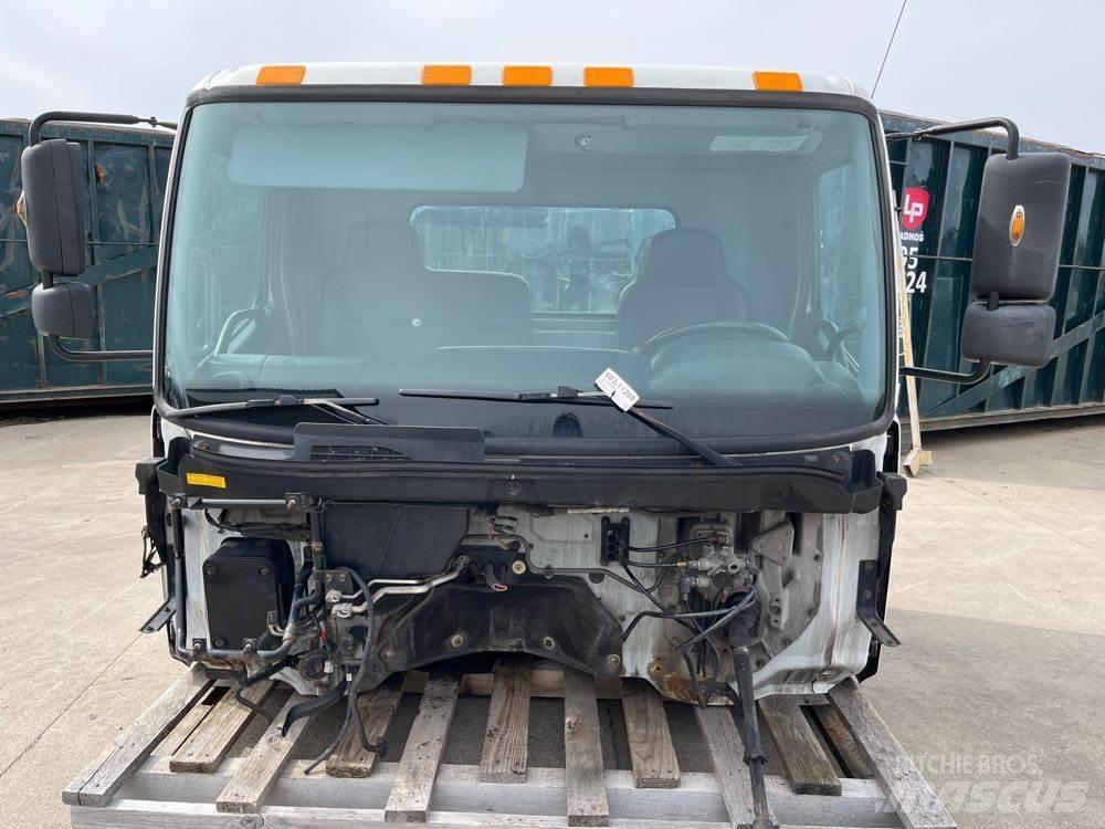 Hino 268 Vezetőfülke és belső tartozékok