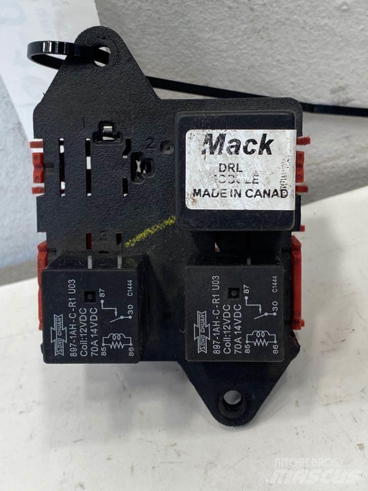 Mack GU Vezetőfülke és belső tartozékok