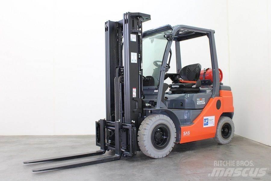 Toyota 02-8FGF25 Gázüzemű targoncák