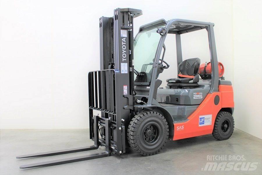 Toyota 02-8FGF25 Gázüzemű targoncák