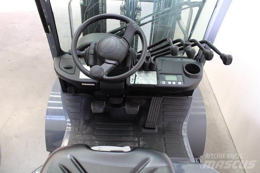 Toyota 02-8FGF25 Gázüzemű targoncák