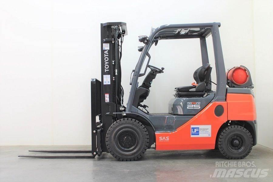 Toyota 02-8FGF25 Gázüzemű targoncák