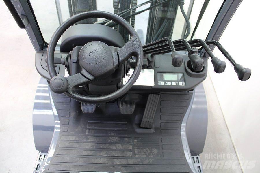 Toyota 02-8FGF25 Gázüzemű targoncák