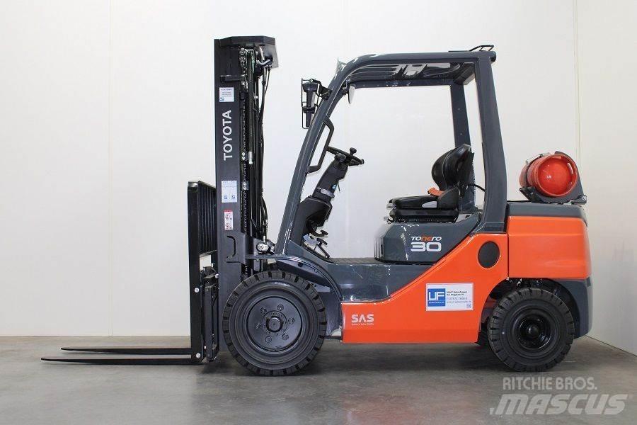 Toyota 02-8FGF30 Gázüzemű targoncák