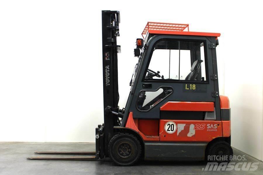 Toyota 7FBM25 Elektromos targoncák