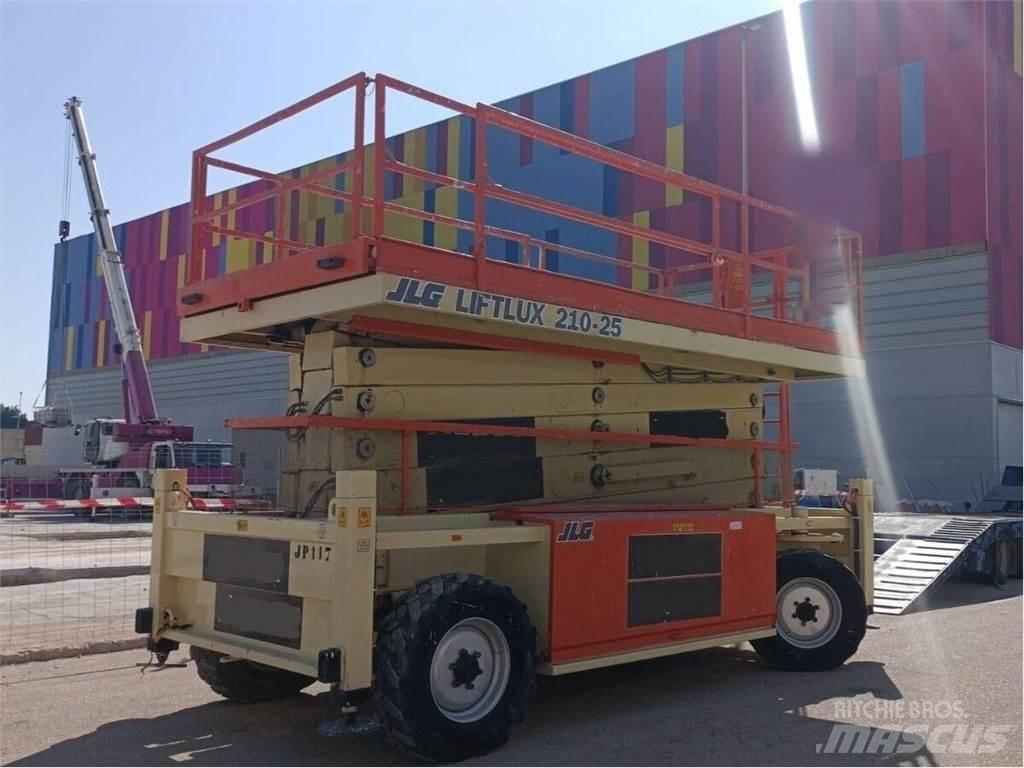 JLG 210-25 Ollós emelők