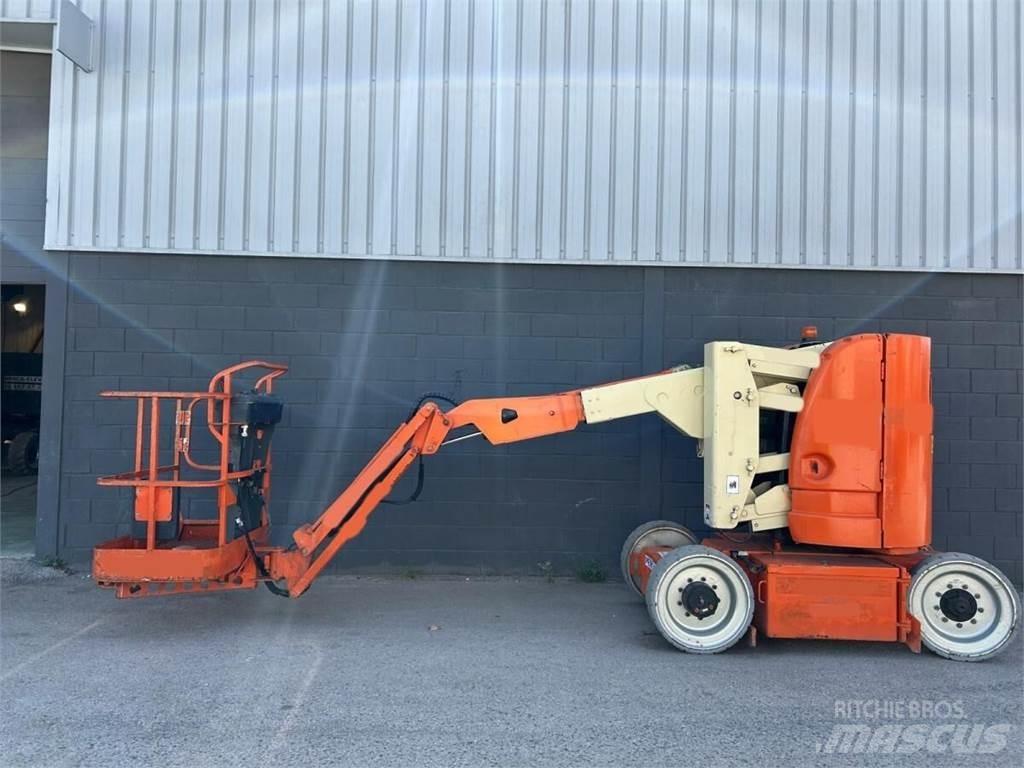 JLG E300AJ Karos emelők