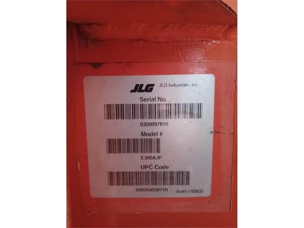 JLG E300AJP Karos emelők