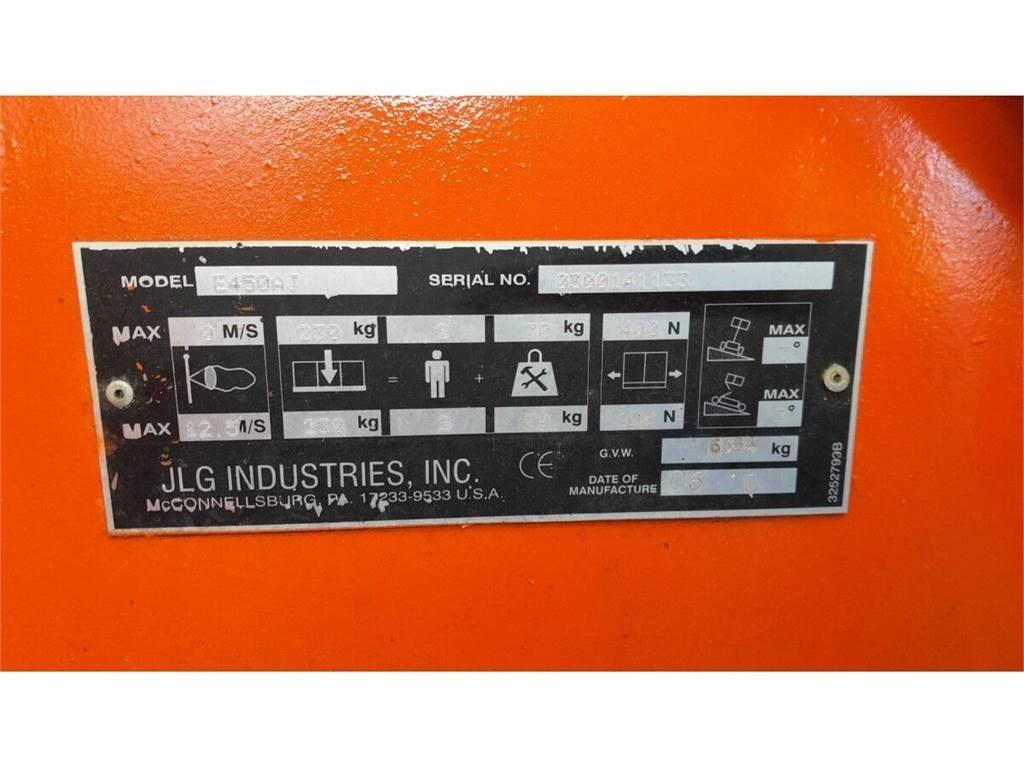 JLG E450AJ Karos emelők