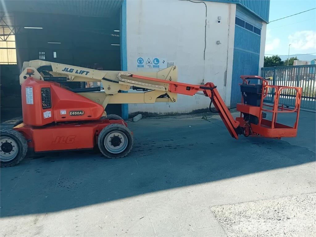 JLG E450AJ Karos emelők