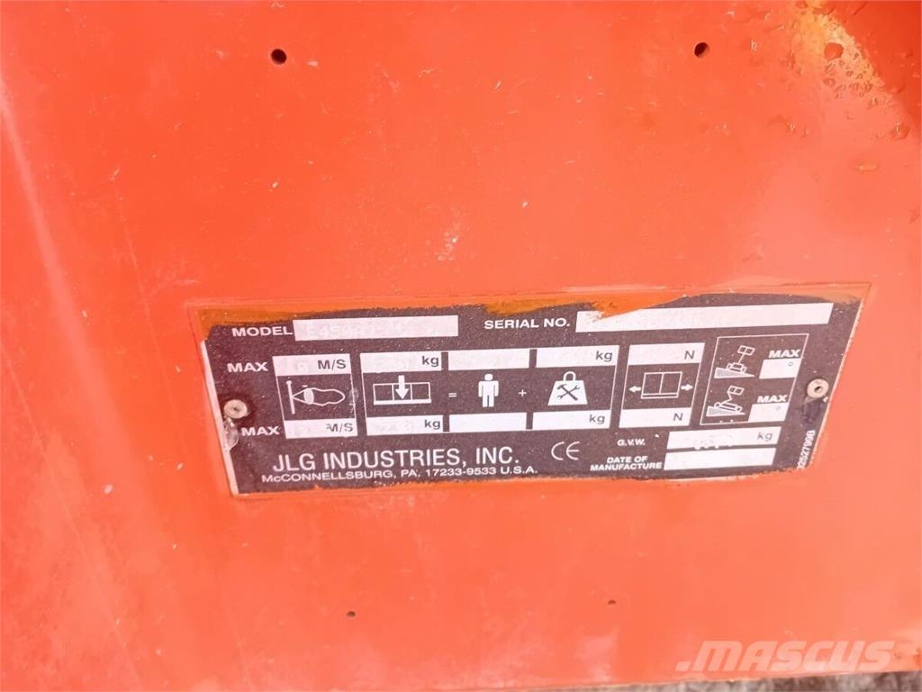 JLG E450AJ Karos emelők
