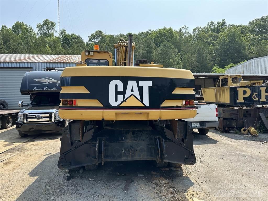 CAT M320 Gumikerekes kotrók