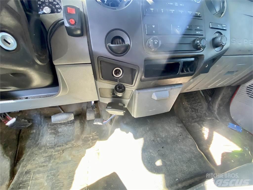 Ford F250 Platós / Ponyvás teherautók