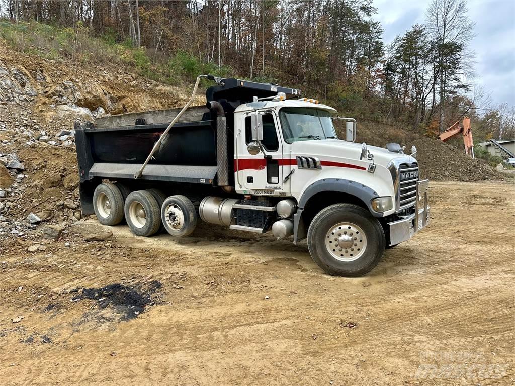 Mack GU713 Billenő teherautók