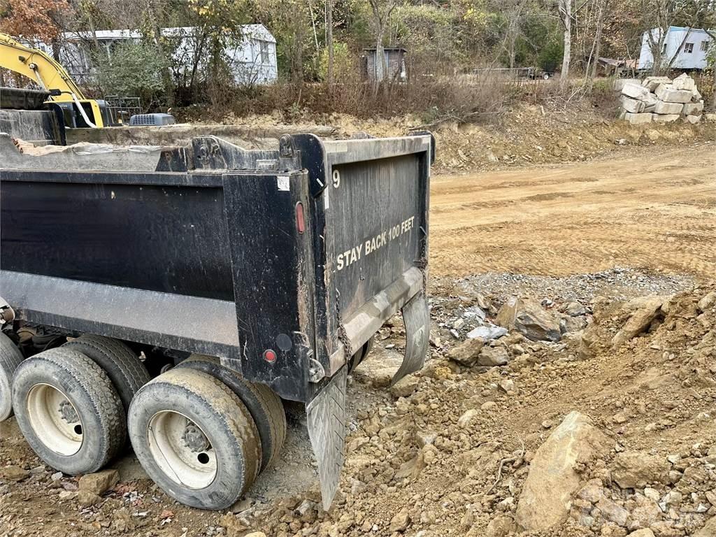Mack GU713 Billenő teherautók