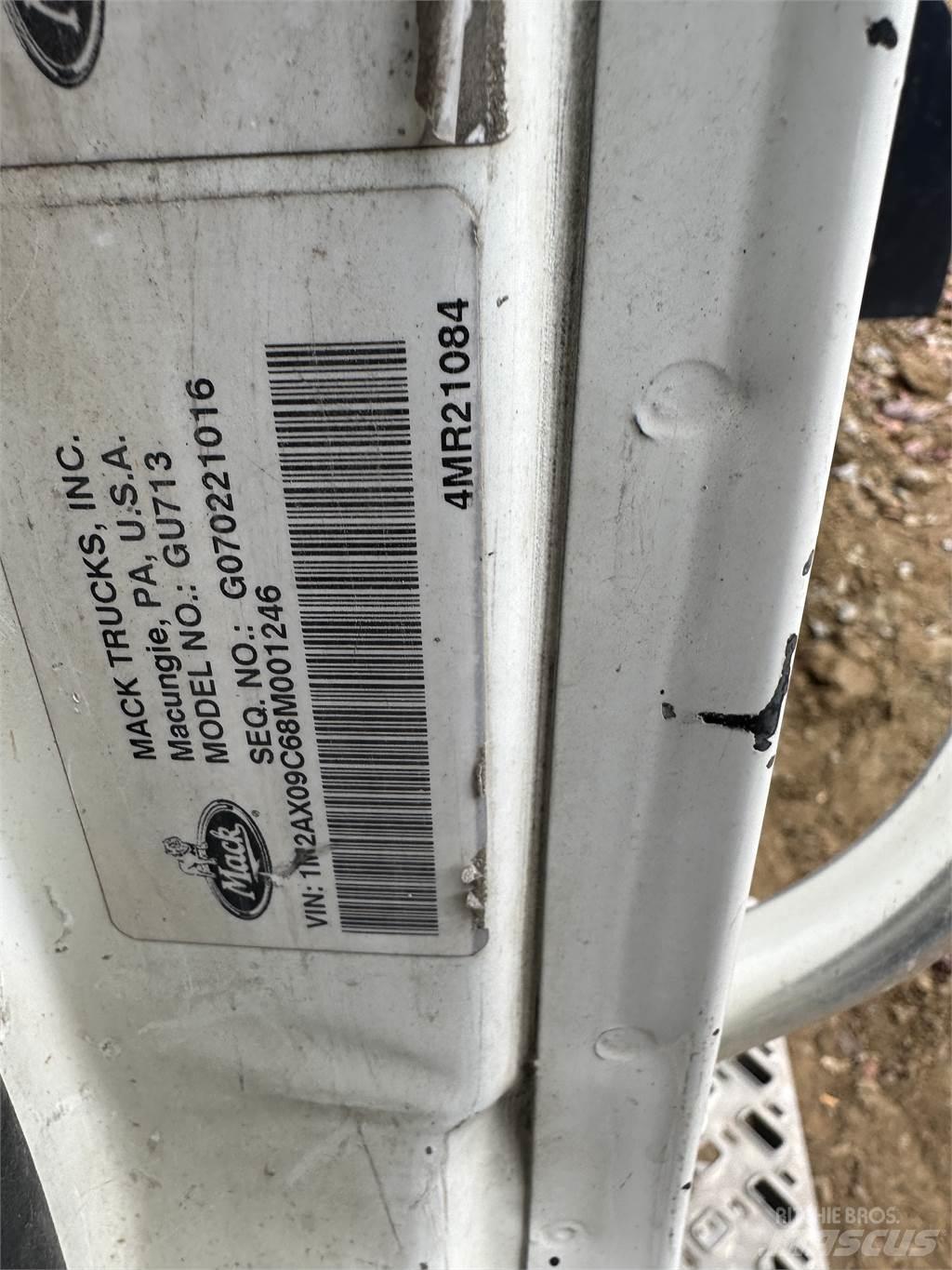 Mack GU713 Billenő teherautók