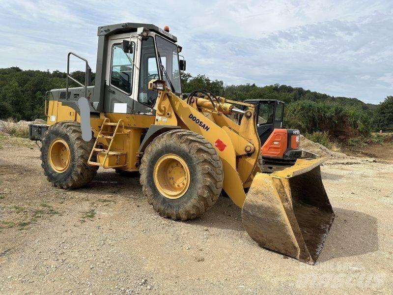 Daewoo MG200 Gumikerekes homlokrakodók