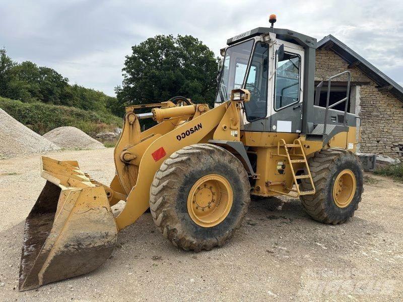 Daewoo MG200 Gumikerekes homlokrakodók