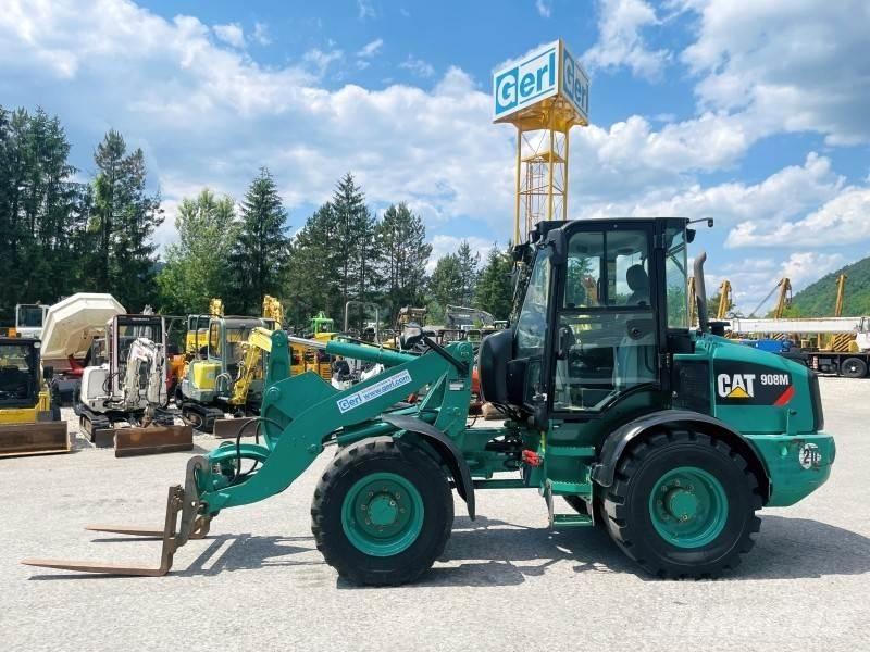 CAT 908M Gumikerekes homlokrakodók