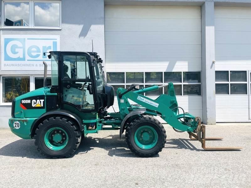 CAT 908M Gumikerekes homlokrakodók